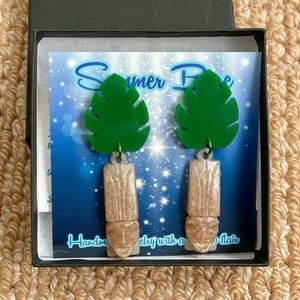 Retro flair, Pearly Sandy Lucite Tiki & Green Monstera Leaf post earrings.